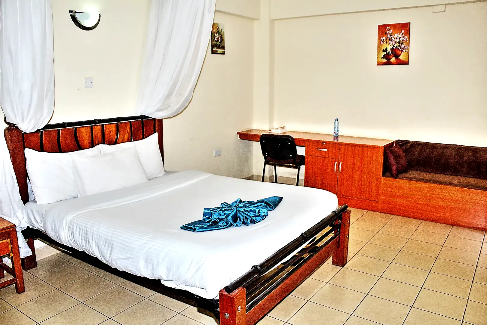 Elegant comfort with a touch of warmth.